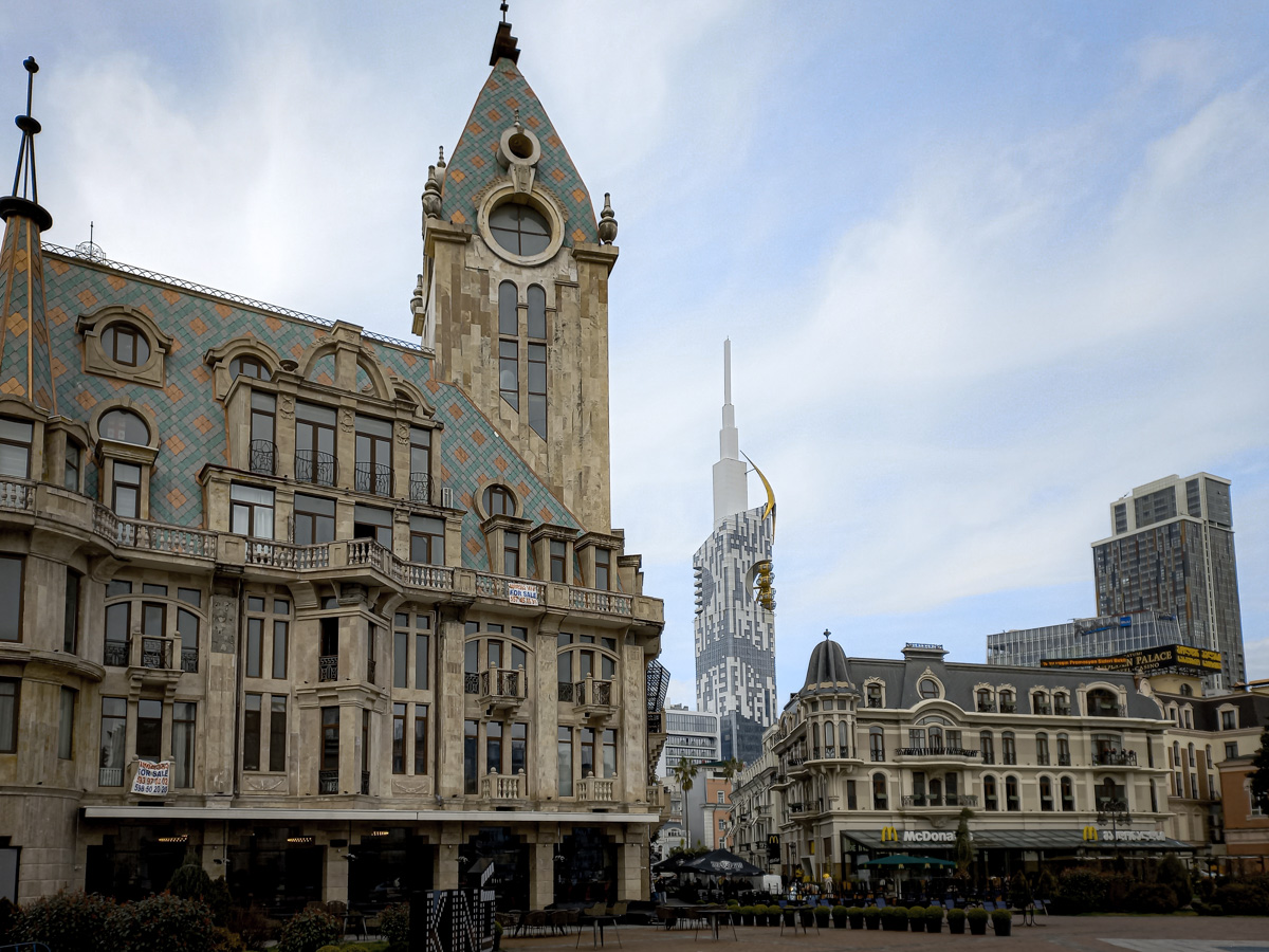 Чем подкупает русских Грузия? Наш коллега переехал с супругой в Батуми и поразился условиями местной жизни. Разумеется, заодно он сравнил их с владимирскими.