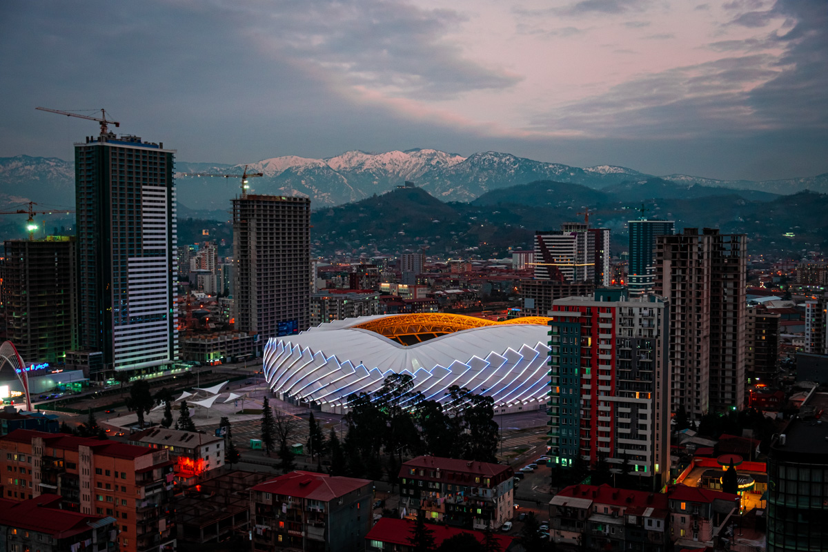 Чем подкупает русских Грузия? Наш коллега переехал с супругой в Батуми и поразился условиями местной жизни. Разумеется, заодно он сравнил их с владимирскими.