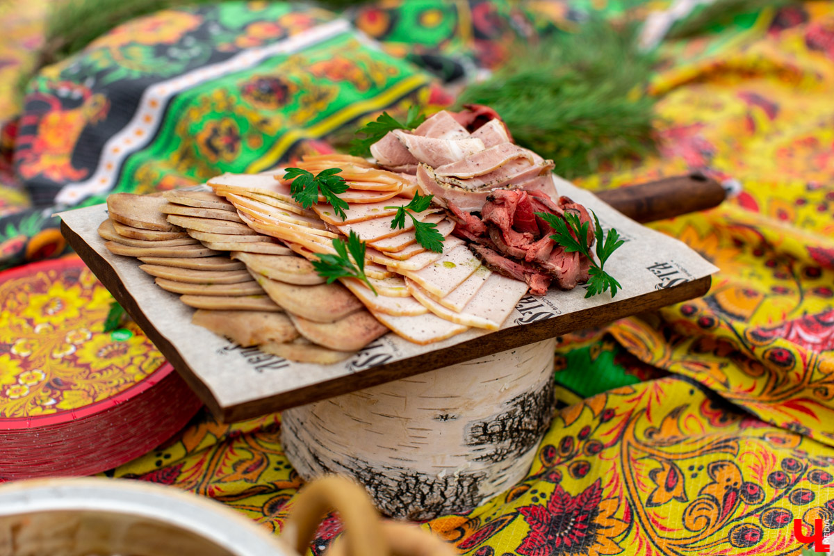 Национальная ассоциация кулинаров готова создать меню для российских ресторанов фаст-фуда, которые придут на смену McDonald’s, заявила ее новый президент Анна Жукова. Она рассказала «Ключ-Медиа» об этой идее, будущем гастрономии и миссии профессиональных поваров.