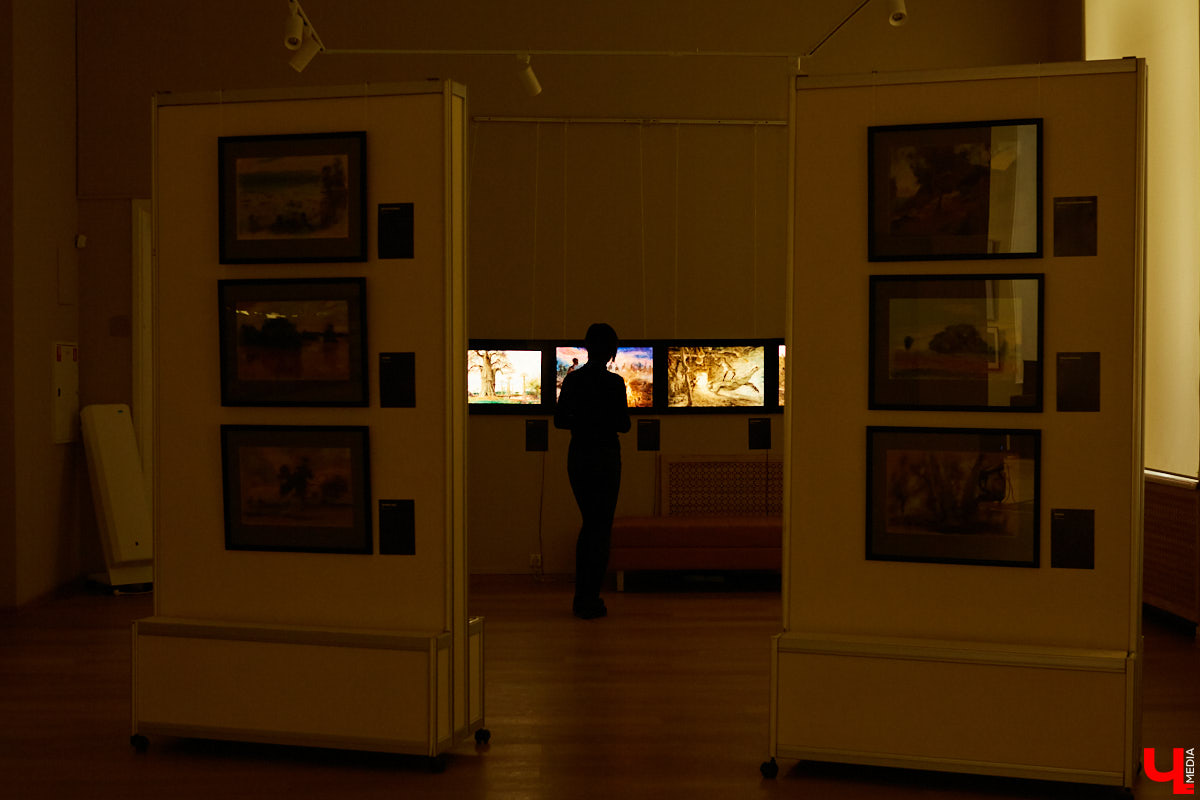 Смотрели мультфильм «Старик и море»? Если нет, настоятельно рекомендуем потратить 20 минут на получение эстетического удовольствия. Это одна из самых ярких работ мультипликатора Александра Петрова. За нее он получил «Оскар». А теперь владимирцы могут увидеть его работы — открылась выставка в Центре ИЗО. Более того, у горожан был шанс лично пообщаться с автором.