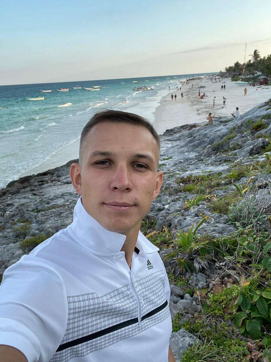 «Нам не повезло оказаться в одном из самых дорогих мест планеты с невкусной едой и ужасным обслуживанием». В компании возлюбленной бизнесмен из Владимира Валентин Пахомов застрял в Мексике почти на два долгих месяца. Теперь он делился лайфхаками, как перенести санкционные удары и вернуться домой.