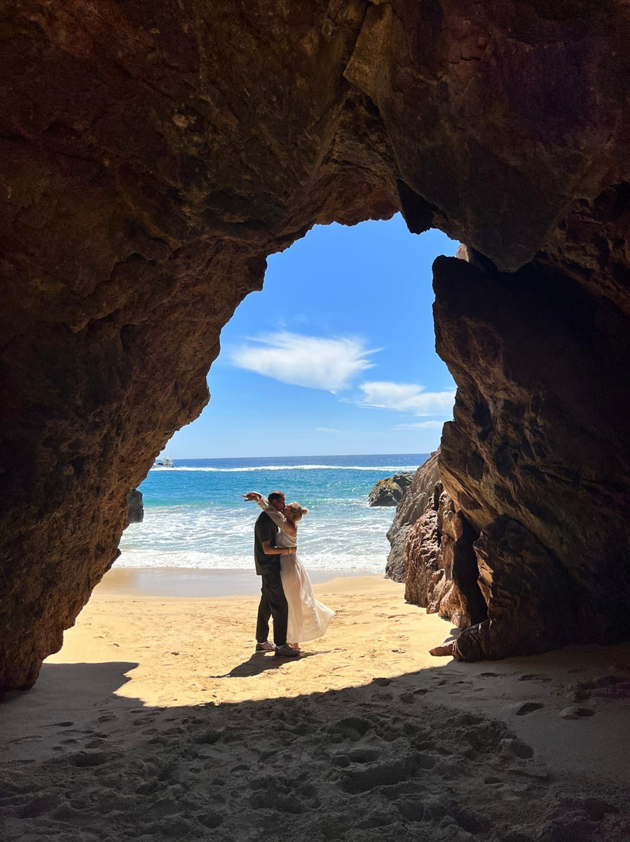 «Нам не повезло оказаться в одном из самых дорогих мест планеты с невкусной едой и ужасным обслуживанием». В компании возлюбленной бизнесмен из Владимира Валентин Пахомов застрял в Мексике почти на два долгих месяца. Теперь он делился лайфхаками, как перенести санкционные удары и вернуться домой.