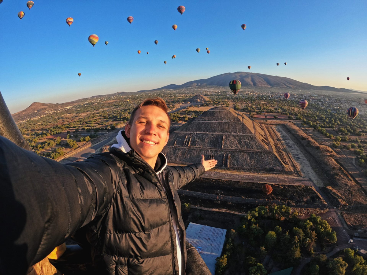 «Нам не повезло оказаться в одном из самых дорогих мест планеты с невкусной едой и ужасным обслуживанием». В компании возлюбленной бизнесмен из Владимира Валентин Пахомов застрял в Мексике почти на два долгих месяца. Теперь он делился лайфхаками, как перенести санкционные удары и вернуться домой.
