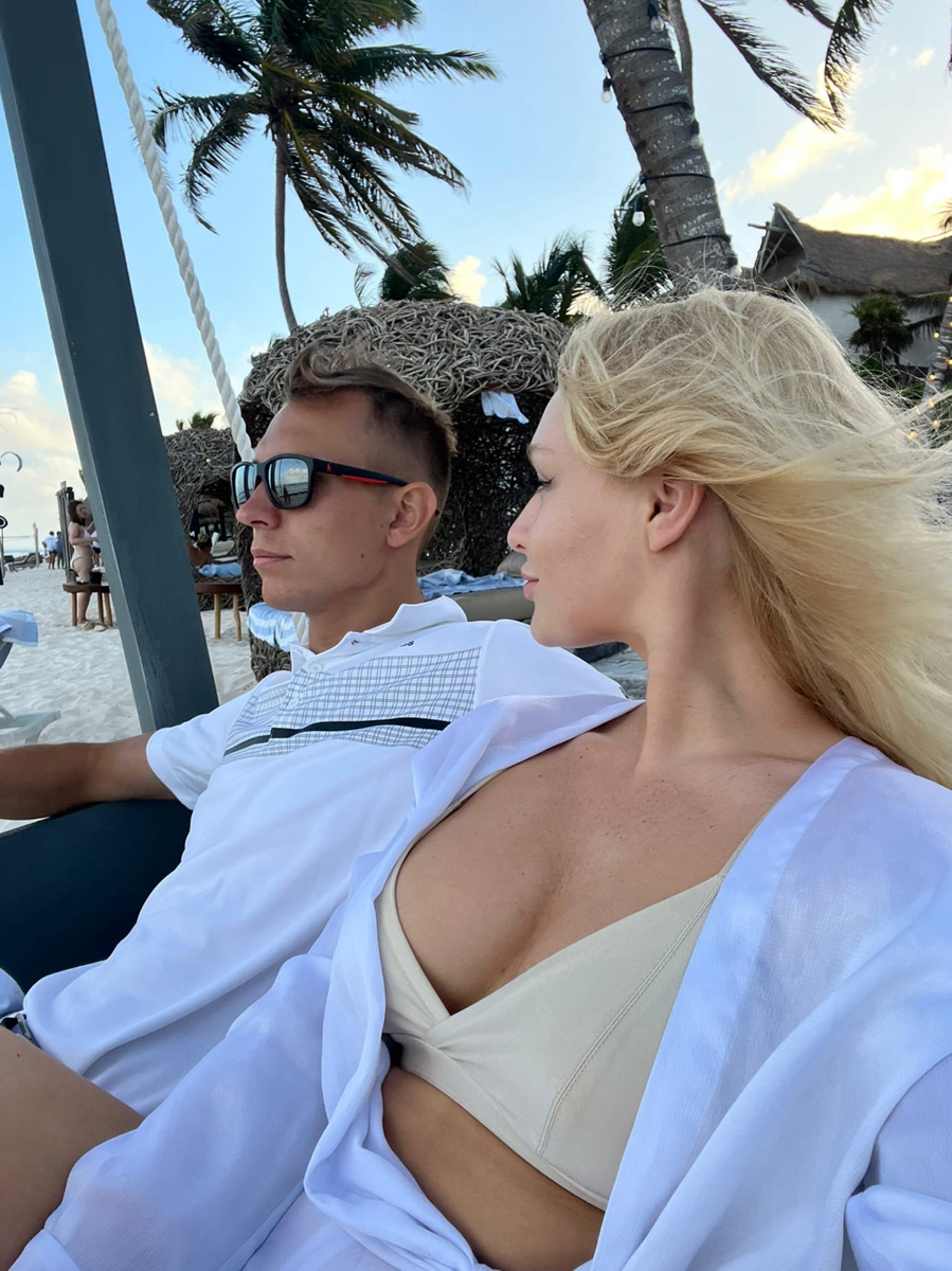 «Нам не повезло оказаться в одном из самых дорогих мест планеты с невкусной едой и ужасным обслуживанием». В компании возлюбленной бизнесмен из Владимира Валентин Пахомов застрял в Мексике почти на два долгих месяца. Теперь он делился лайфхаками, как перенести санкционные удары и вернуться домой.