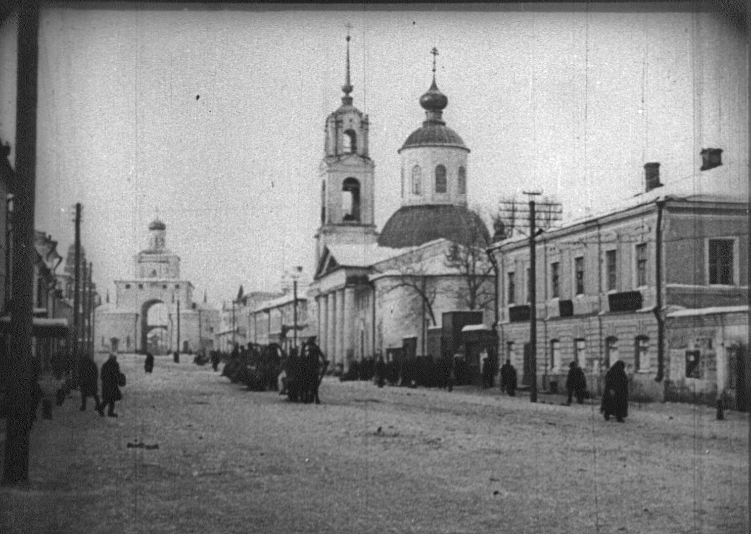 23 марта 1925 года улица 1-я Никольская была переименована в честь азербайджанского революционера Наримана Нариманова. Более неподходящую для этого локацию трудно было придумать...