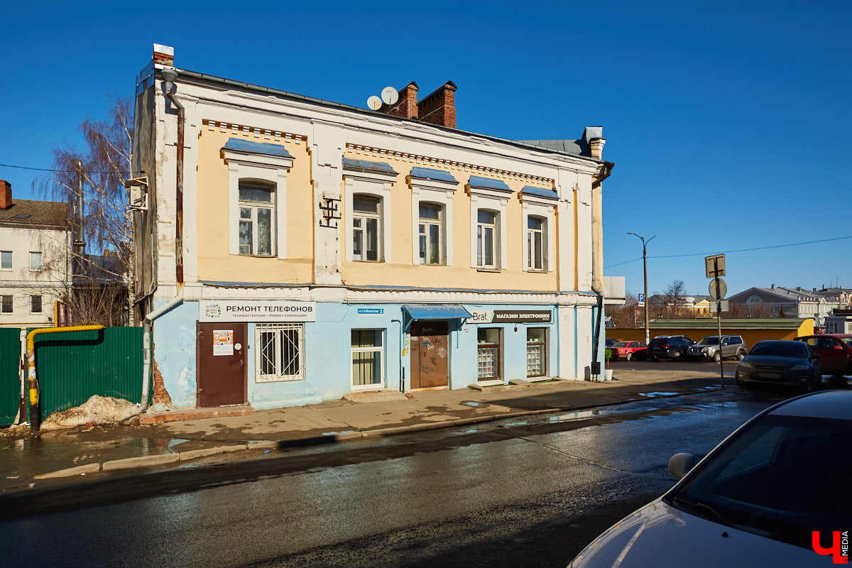 23 марта 1925 года улица 1-я Никольская была переименована в честь азербайджанского революционера Наримана Нариманова. Более неподходящую для этого локацию трудно было придумать...