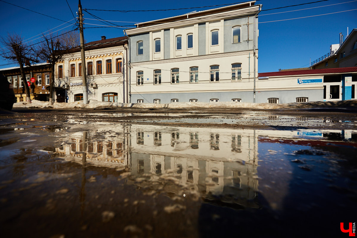 23 марта 1925 года улица 1-я Никольская была переименована в честь азербайджанского революционера Наримана Нариманова. Более неподходящую для этого локацию трудно было придумать...
