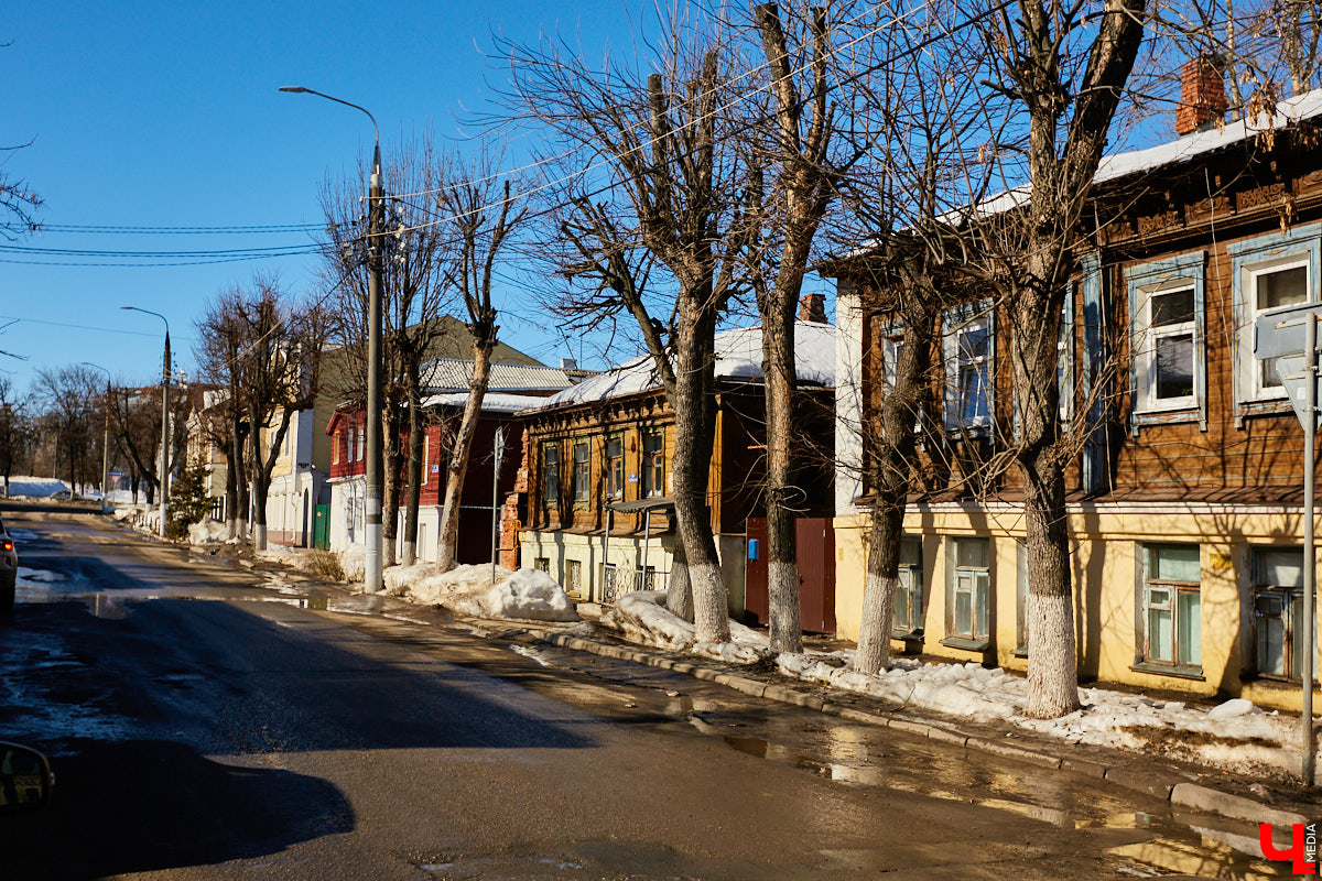 23 марта 1925 года улица 1-я Никольская была переименована в честь азербайджанского революционера Наримана Нариманова. Более неподходящую для этого локацию трудно было придумать...