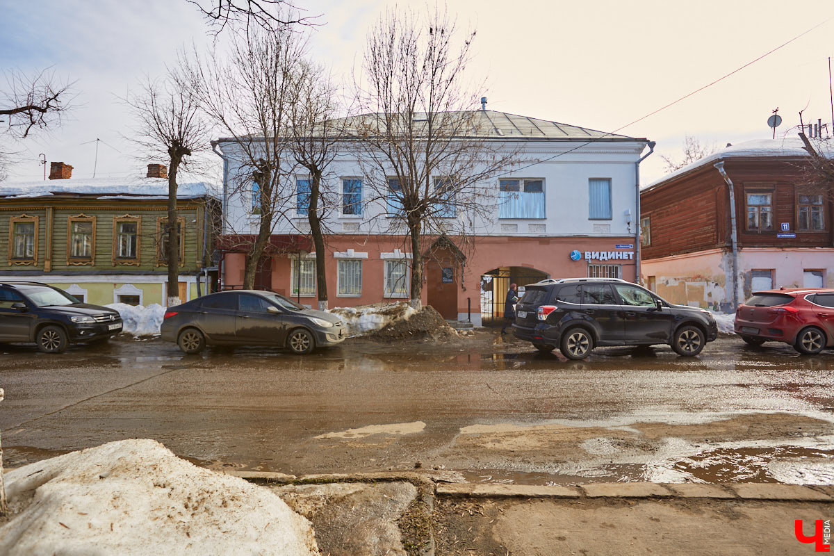 23 марта 1925 года улица 1-я Никольская была переименована в честь азербайджанского революционера Наримана Нариманова. Более неподходящую для этого локацию трудно было придумать...