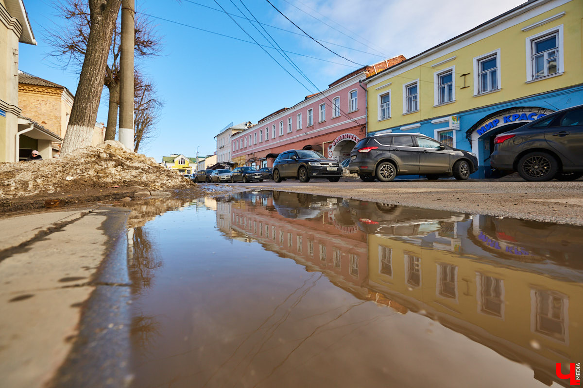 23 марта 1925 года улица 1-я Никольская была переименована в честь азербайджанского революционера Наримана Нариманова. Более неподходящую для этого локацию трудно было придумать...