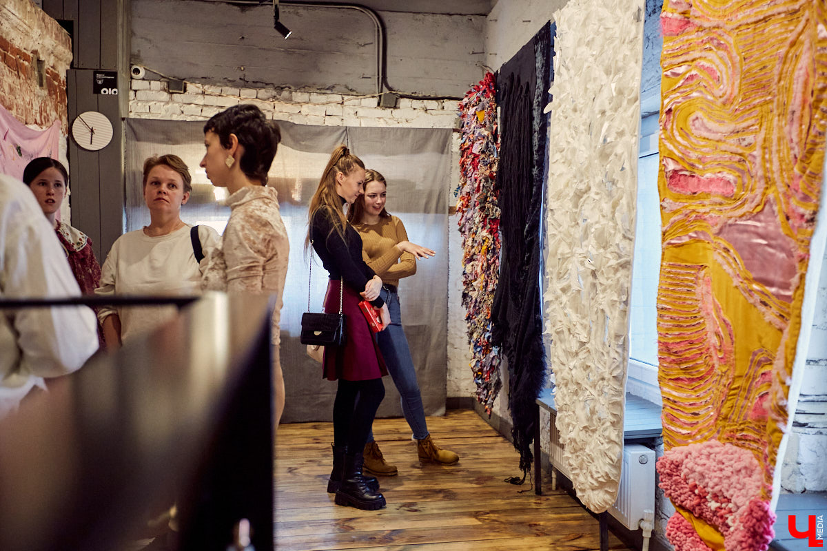 Как сделать возможным «Невозможное застолье», разрушить стены и поймать неуловимые тени? Ищем ответы на выставке современного текстиля.