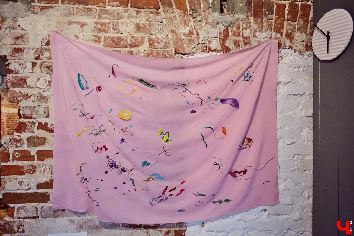 Как сделать возможным «Невозможное застолье», разрушить стены и поймать неуловимые тени? Ищем ответы на выставке современного текстиля.