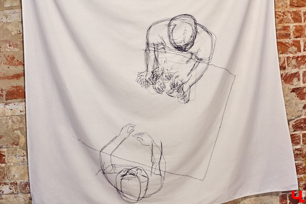 Как сделать возможным «Невозможное застолье», разрушить стены и поймать неуловимые тени? Ищем ответы на выставке современного текстиля.