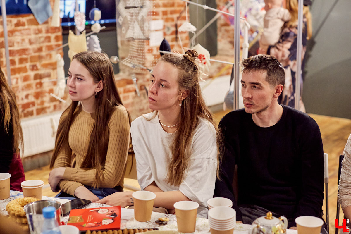 Как сделать возможным «Невозможное застолье», разрушить стены и поймать неуловимые тени? Ищем ответы на выставке современного текстиля.