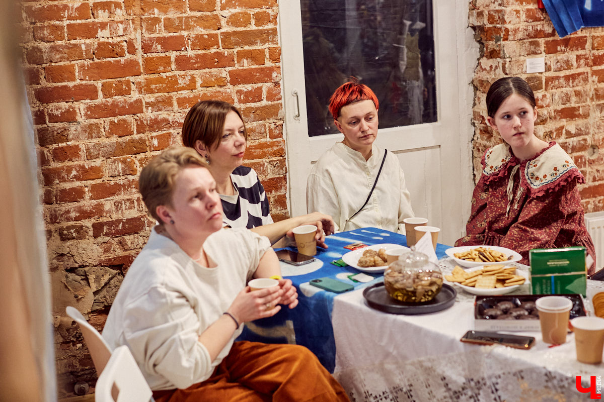 Как сделать возможным «Невозможное застолье», разрушить стены и поймать неуловимые тени? Ищем ответы на выставке современного текстиля.