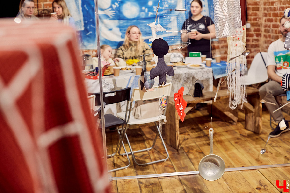 Как сделать возможным «Невозможное застолье», разрушить стены и поймать неуловимые тени? Ищем ответы на выставке современного текстиля.