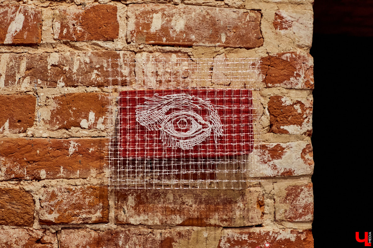 Как сделать возможным «Невозможное застолье», разрушить стены и поймать неуловимые тени? Ищем ответы на выставке современного текстиля.