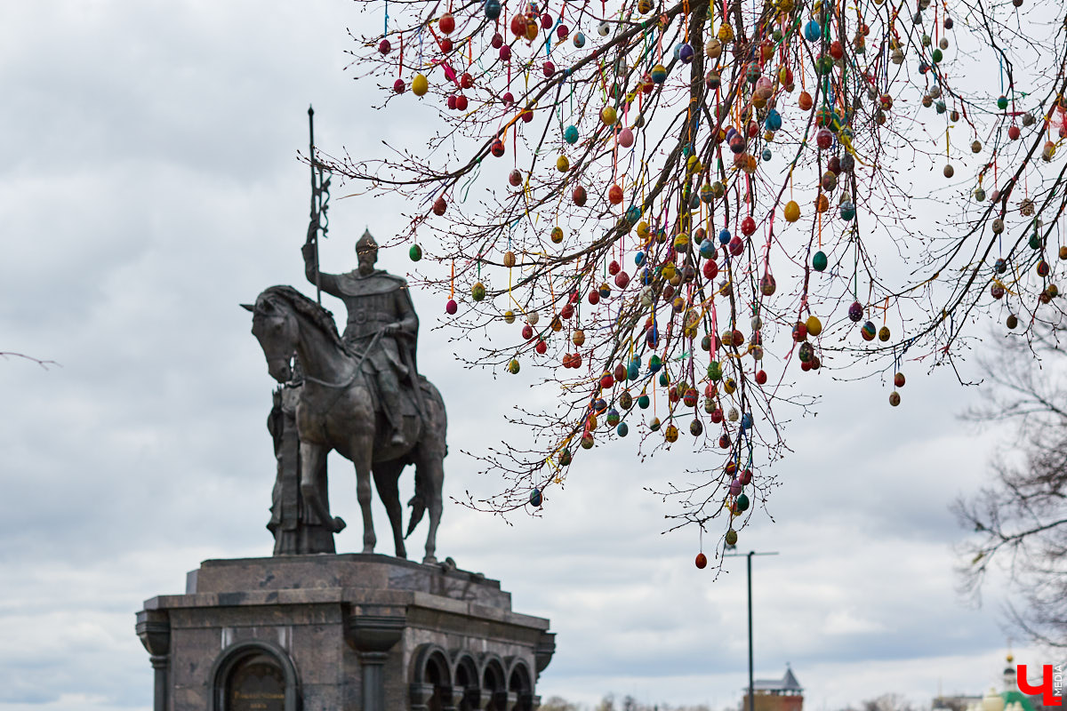 В канун светлого праздника Пасхи на смотровой площадке Успенского собора будут красоваться сразу 30 тысяч заготовок, расписанных руками жителей и гостей города.