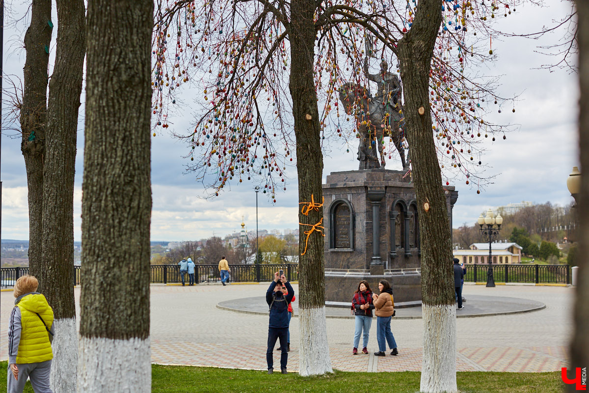 В канун светлого праздника Пасхи на смотровой площадке Успенского собора будут красоваться сразу 30 тысяч заготовок, расписанных руками жителей и гостей города.