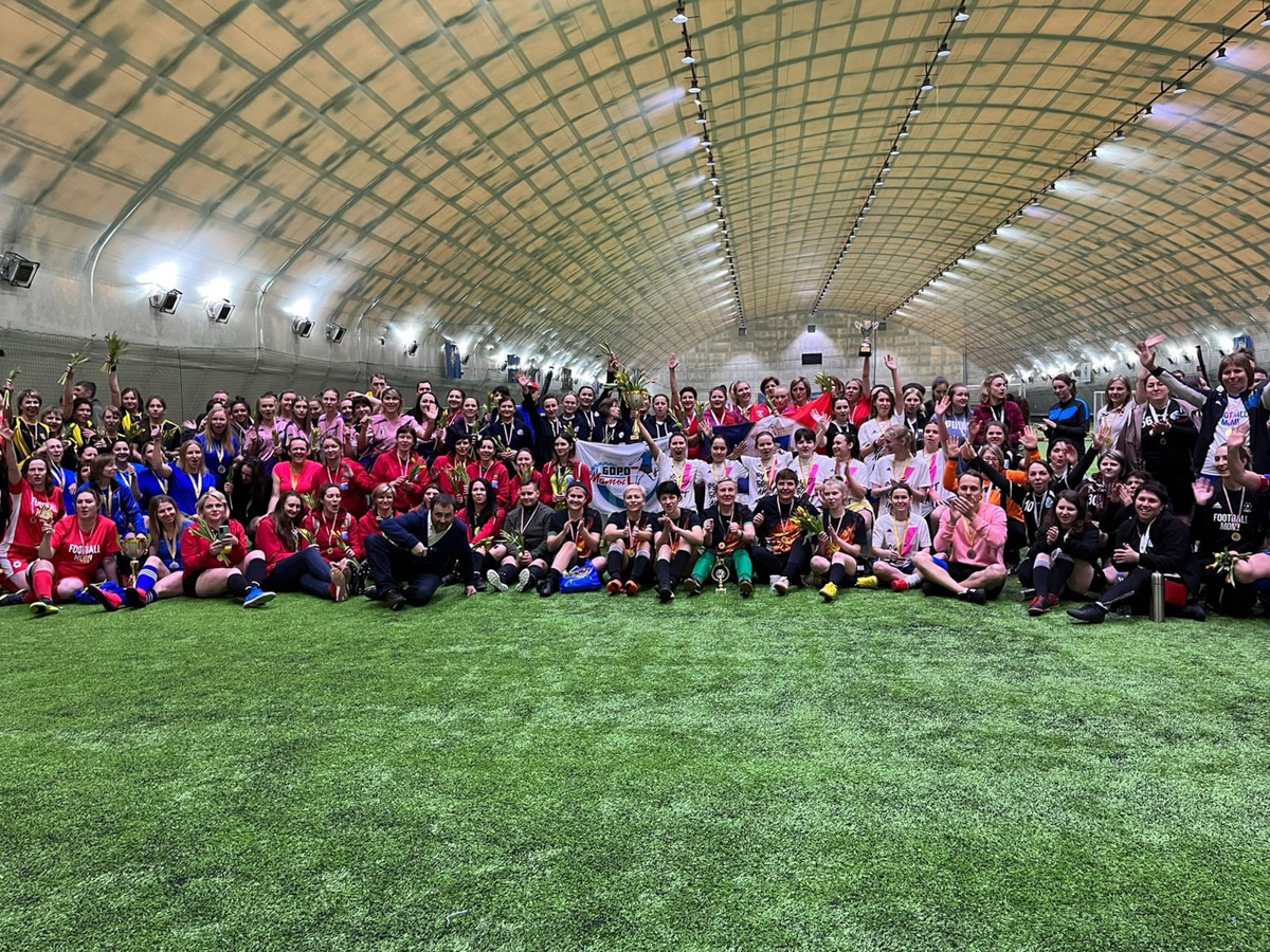 Владимирские мамы доказали, что умеют играть в футбол. На всероссийском турнире «FOOTBALL MOM CUP 2022» наша сборная заняла 4-е место. И это спустя два месяца тренировок. Для своих детей мамы – пример. Играют не только эффективно, но и эффектно.