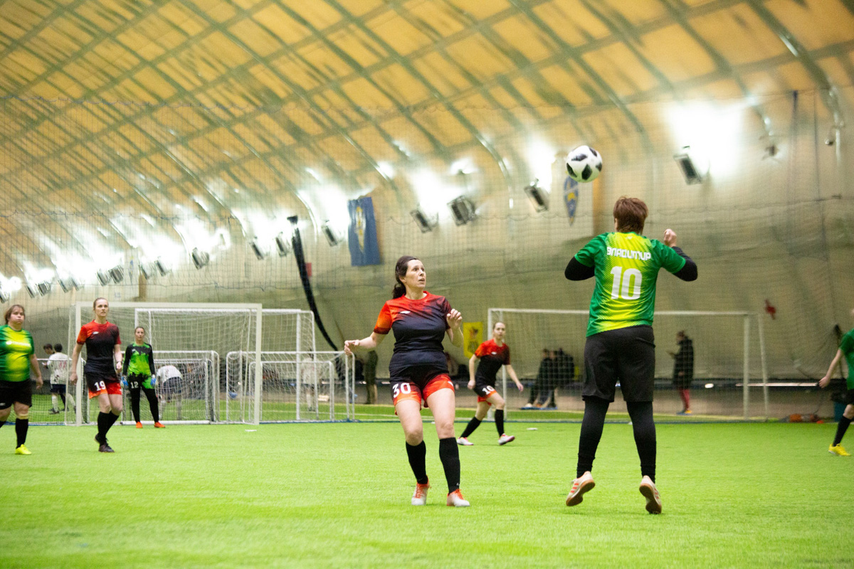 Владимирские мамы доказали, что умеют играть в футбол. На всероссийском турнире «FOOTBALL MOM CUP 2022» наша сборная заняла 4-е место. И это спустя два месяца тренировок. Для своих детей мамы – пример. Играют не только эффективно, но и эффектно.