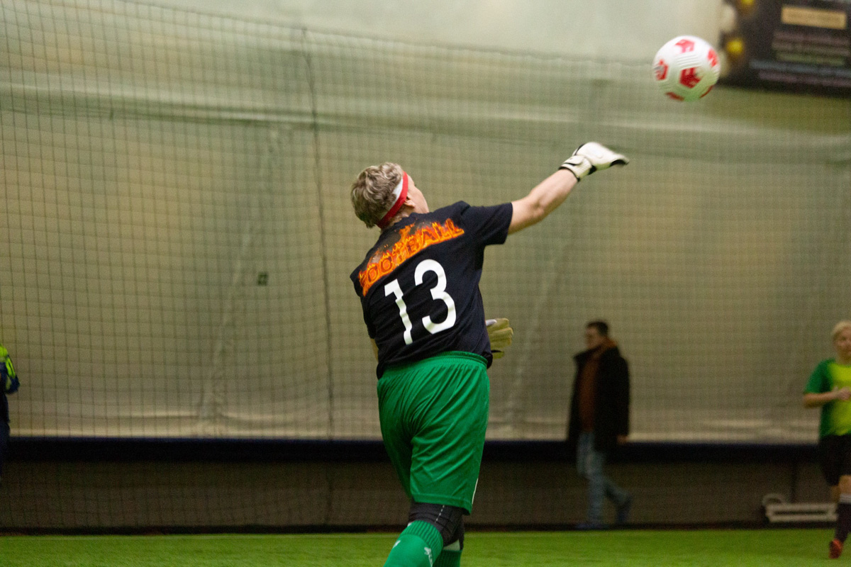Владимирские мамы доказали, что умеют играть в футбол. На всероссийском турнире «FOOTBALL MOM CUP 2022» наша сборная заняла 4-е место. И это спустя два месяца тренировок. Для своих детей мамы – пример. Играют не только эффективно, но и эффектно.