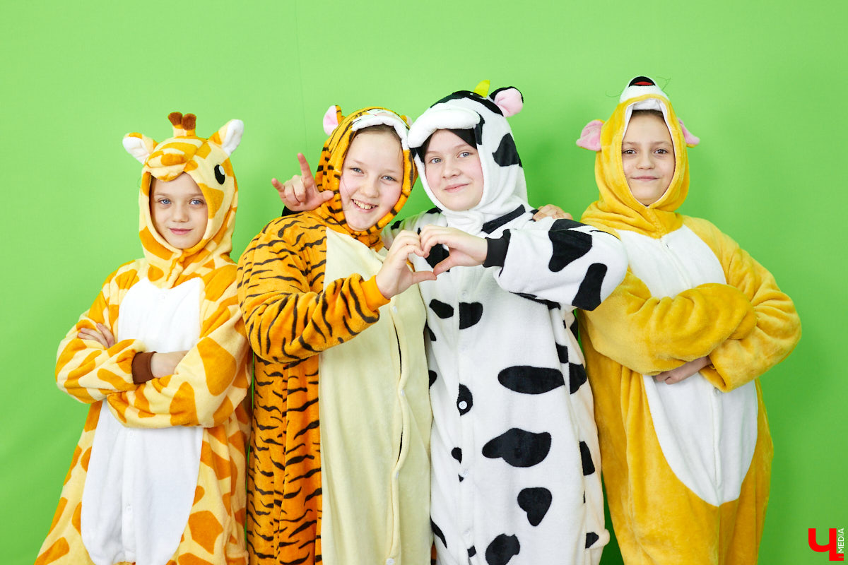 Главный герой историй «МультМьюзика» Тыр тыр трактор автоматически появляется в строке поиска на YouTube, руководители канала удостоились «серебряной кнопки» хостинга и теперь переводят контент на иностранные языки. Подробнее – в репортаже под мультпесню о сервисе Tik-Tok.