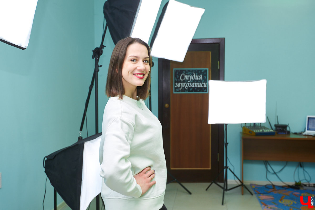 Главный герой историй «МультМьюзика» Тыр тыр трактор автоматически появляется в строке поиска на YouTube, руководители канала удостоились «серебряной кнопки» хостинга и теперь переводят контент на иностранные языки. Подробнее – в репортаже под мультпесню о сервисе Tik-Tok.