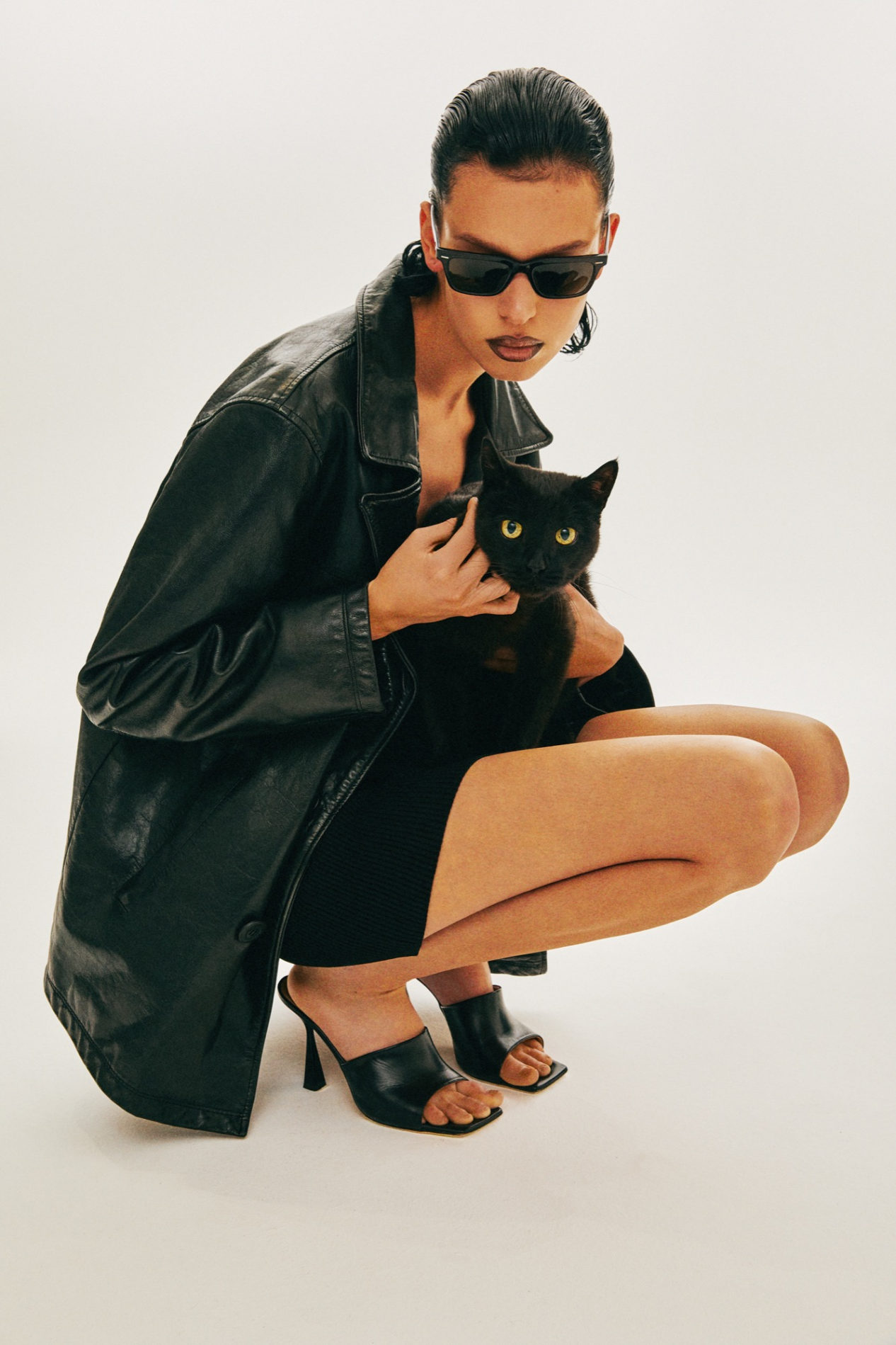 Историк моды и ведущий программы «Модный приговор» Александр Васильев предложил создать новую fashion-основу из российских брендов. Он запустил своеобразный флешмоб в соцсетях и призвал пользователей оставлять в комментариях свои варианты. Среди кандидатов засветились и представители Владимирской области. Кто сможет спасти российскую моду, читайте в материале «Ключ-Медиа».