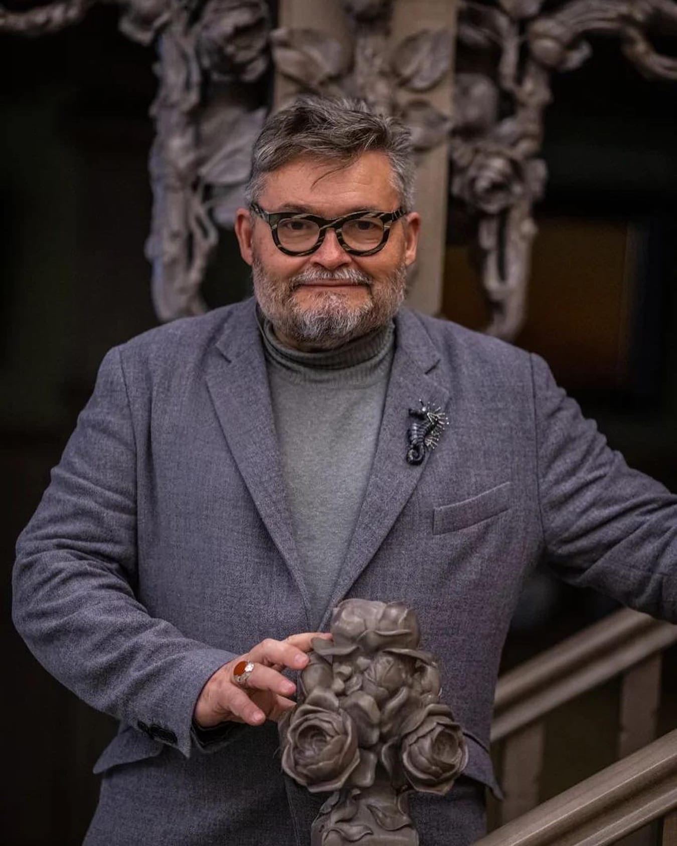 Историк моды и ведущий программы «Модный приговор» Александр Васильев предложил создать новую fashion-основу из российских брендов. Он запустил своеобразный флешмоб в соцсетях и призвал пользователей оставлять в комментариях свои варианты. Среди кандидатов засветились и представители Владимирской области. Кто сможет спасти российскую моду, читайте в материале «Ключ-Медиа».