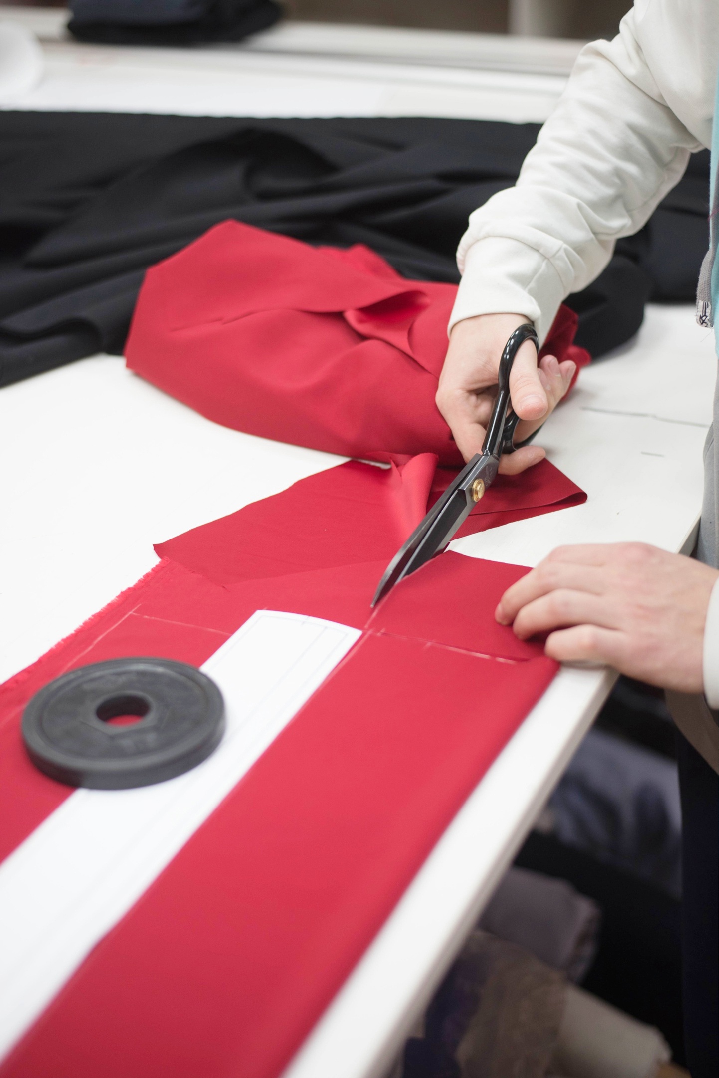 Историк моды и ведущий программы «Модный приговор» Александр Васильев предложил создать новую fashion-основу из российских брендов. Он запустил своеобразный флешмоб в соцсетях и призвал пользователей оставлять в комментариях свои варианты. Среди кандидатов засветились и представители Владимирской области. Кто сможет спасти российскую моду, читайте в материале «Ключ-Медиа».