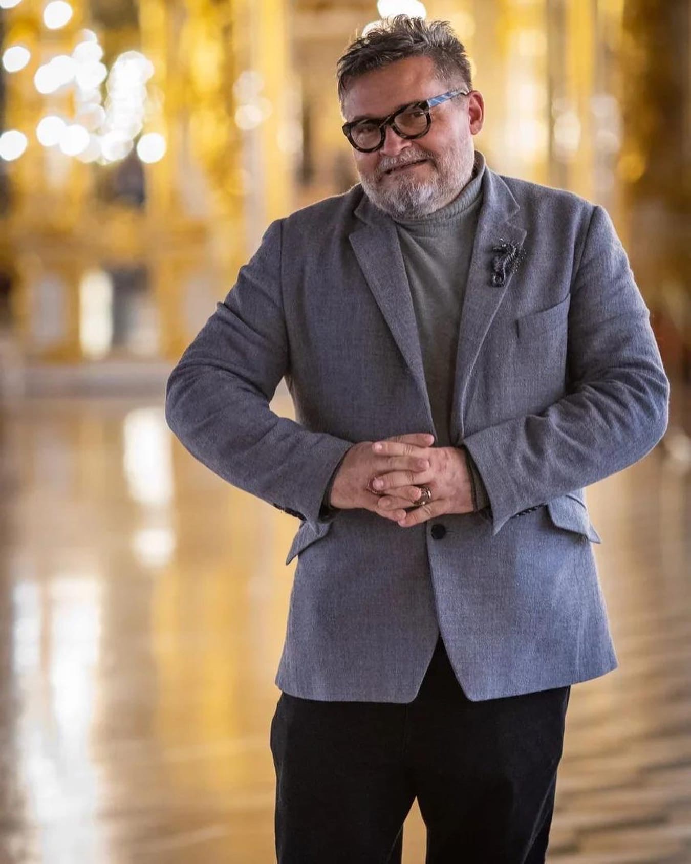 Историк моды и ведущий программы «Модный приговор» Александр Васильев предложил создать новую fashion-основу из российских брендов. Он запустил своеобразный флешмоб в соцсетях и призвал пользователей оставлять в комментариях свои варианты. Среди кандидатов засветились и представители Владимирской области. Кто сможет спасти российскую моду, читайте в материале «Ключ-Медиа».