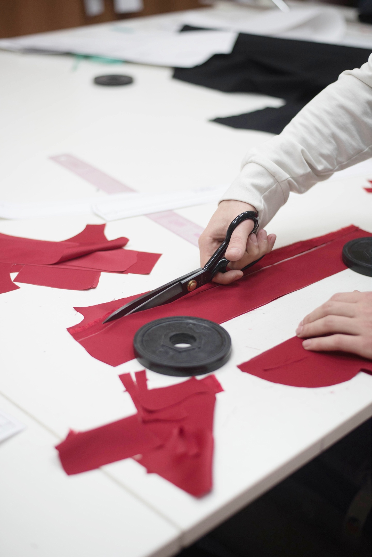 Историк моды и ведущий программы «Модный приговор» Александр Васильев предложил создать новую fashion-основу из российских брендов. Он запустил своеобразный флешмоб в соцсетях и призвал пользователей оставлять в комментариях свои варианты. Среди кандидатов засветились и представители Владимирской области. Кто сможет спасти российскую моду, читайте в материале «Ключ-Медиа».