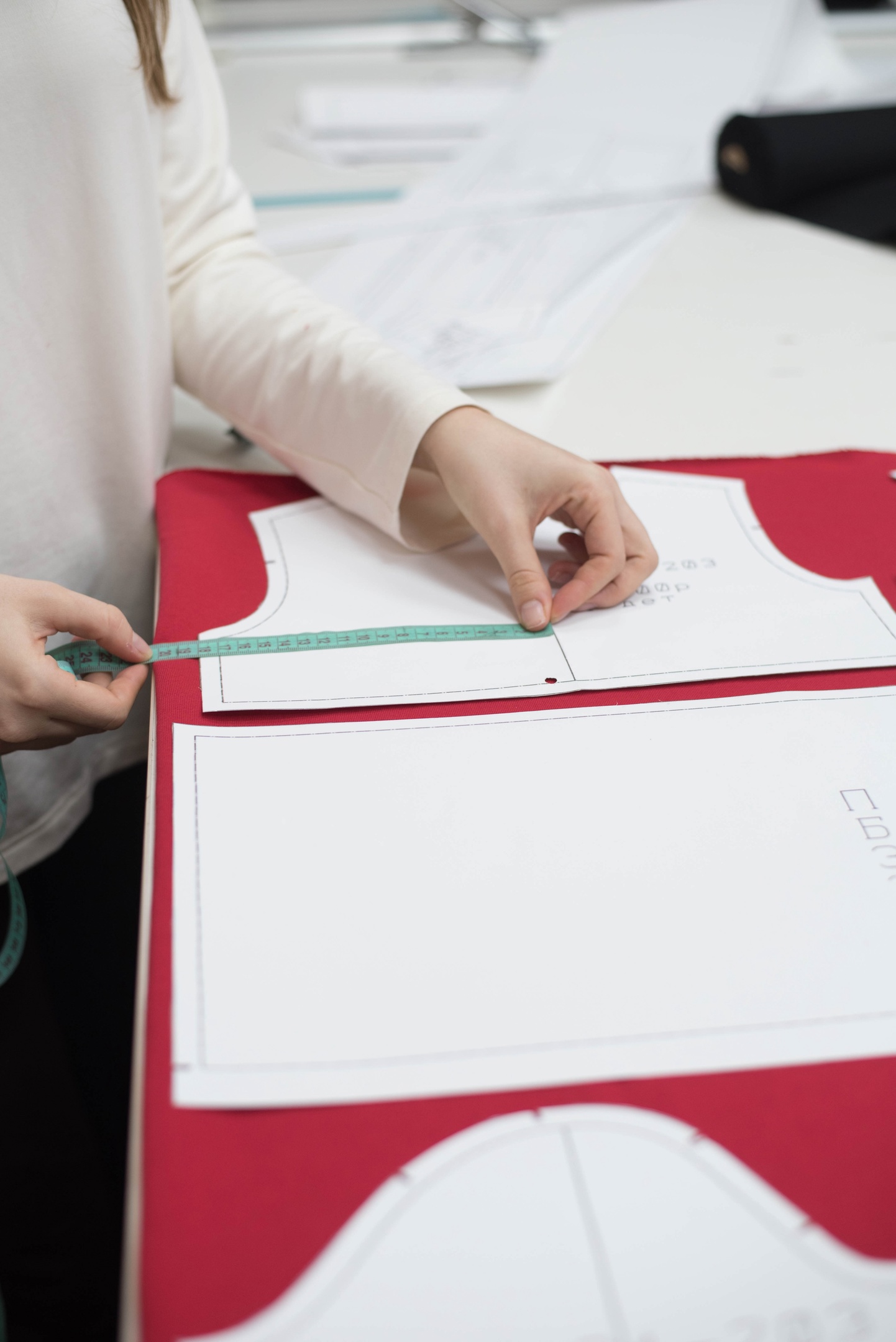 Историк моды и ведущий программы «Модный приговор» Александр Васильев предложил создать новую fashion-основу из российских брендов. Он запустил своеобразный флешмоб в соцсетях и призвал пользователей оставлять в комментариях свои варианты. Среди кандидатов засветились и представители Владимирской области. Кто сможет спасти российскую моду, читайте в материале «Ключ-Медиа».