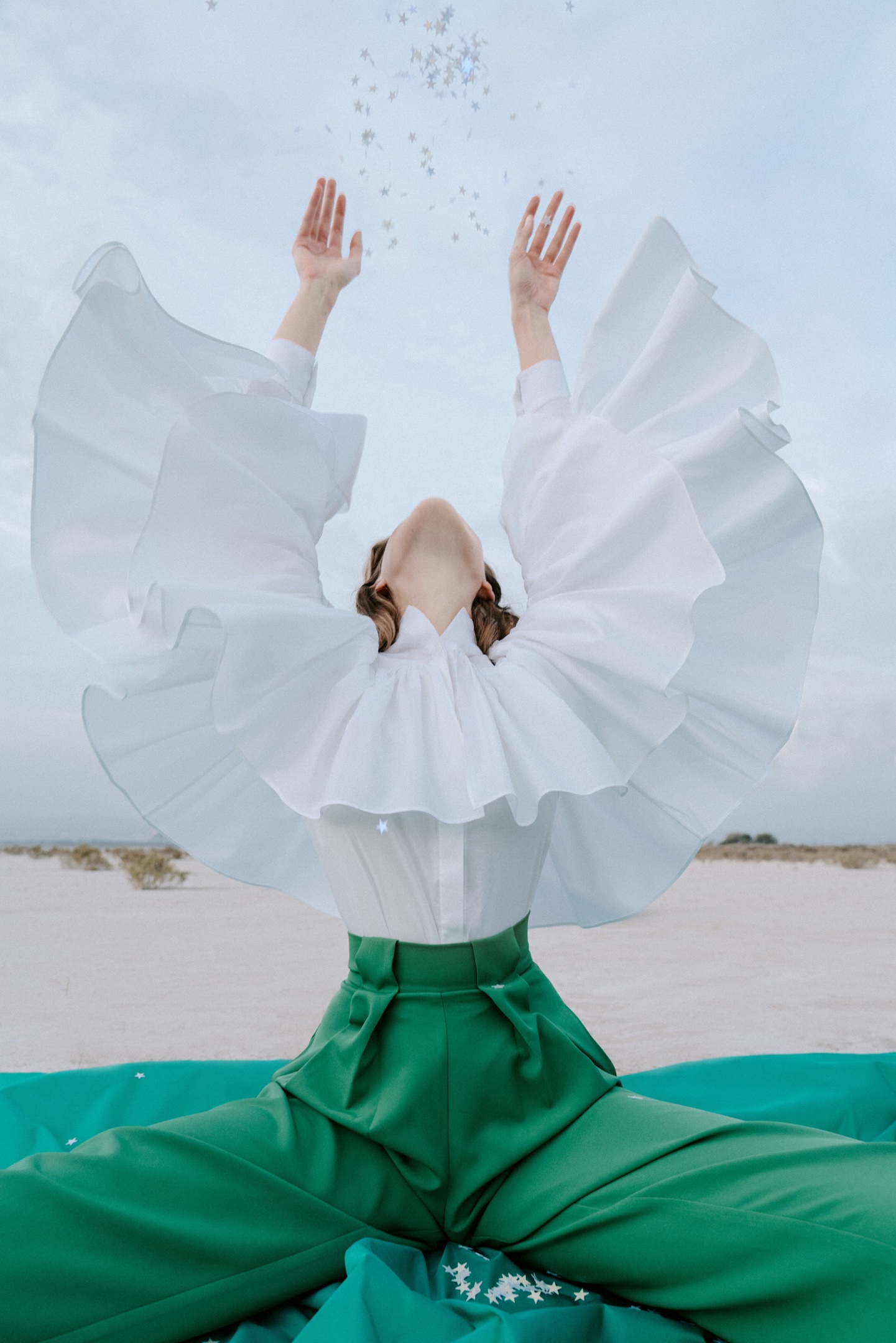 Историк моды и ведущий программы «Модный приговор» Александр Васильев предложил создать новую fashion-основу из российских брендов. Он запустил своеобразный флешмоб в соцсетях и призвал пользователей оставлять в комментариях свои варианты. Среди кандидатов засветились и представители Владимирской области. Кто сможет спасти российскую моду, читайте в материале «Ключ-Медиа».