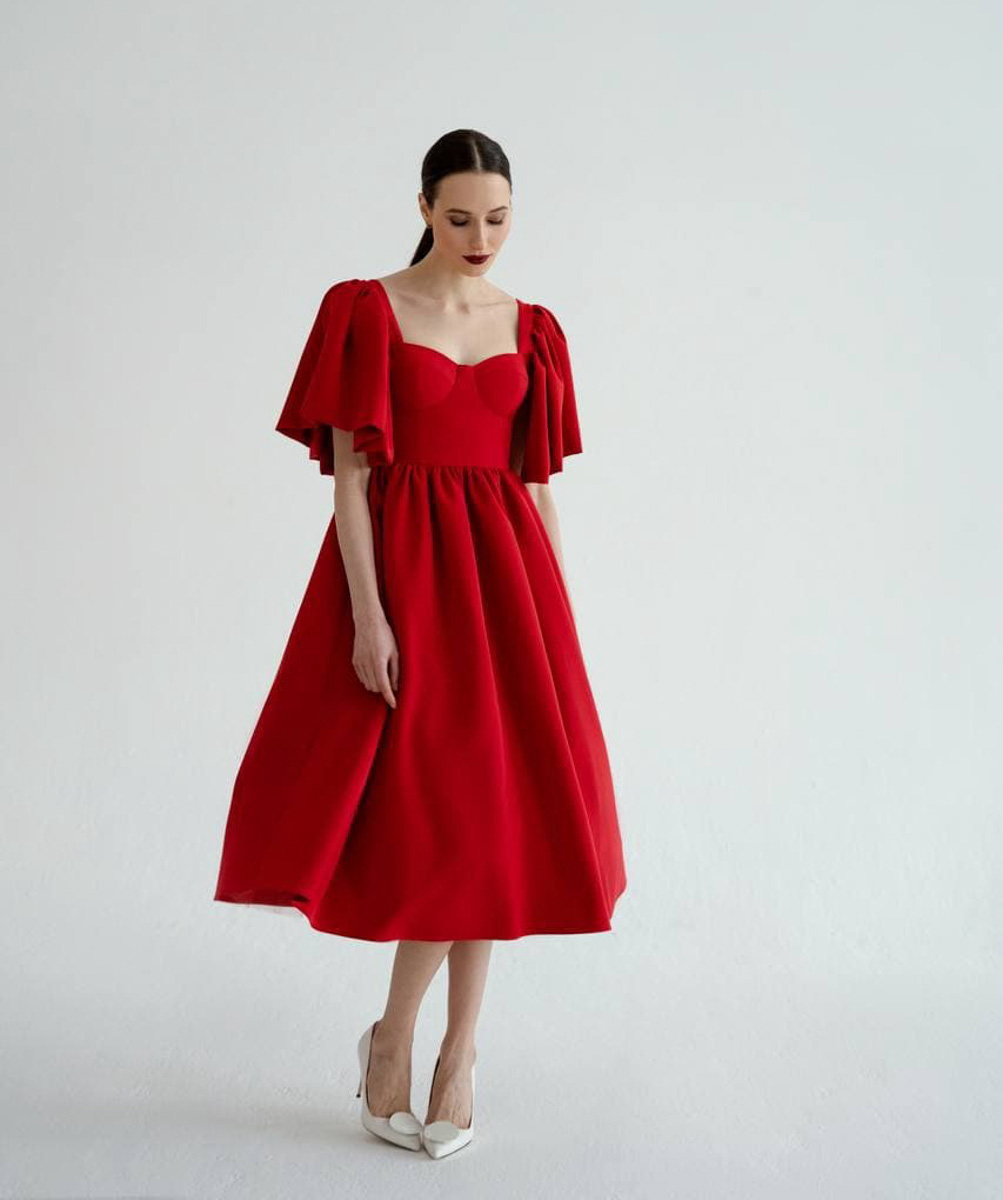 Историк моды и ведущий программы «Модный приговор» Александр Васильев предложил создать новую fashion-основу из российских брендов. Он запустил своеобразный флешмоб в соцсетях и призвал пользователей оставлять в комментариях свои варианты. Среди кандидатов засветились и представители Владимирской области. Кто сможет спасти российскую моду, читайте в материале «Ключ-Медиа».