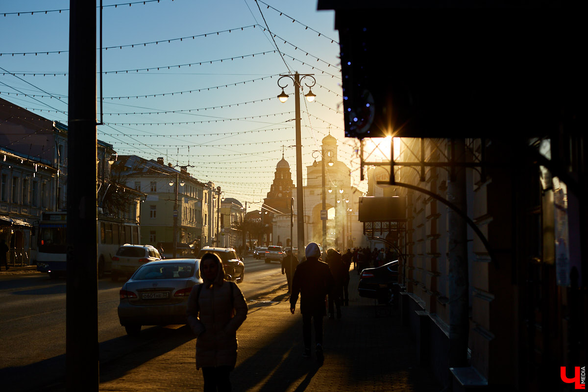 Уже пригрелись под весенним солнышком, мартовские котики? А ведь метеорологическая весна всё. Ну, ладно, не совсем уж и всё. Просто зима к нам ещё вернётся.