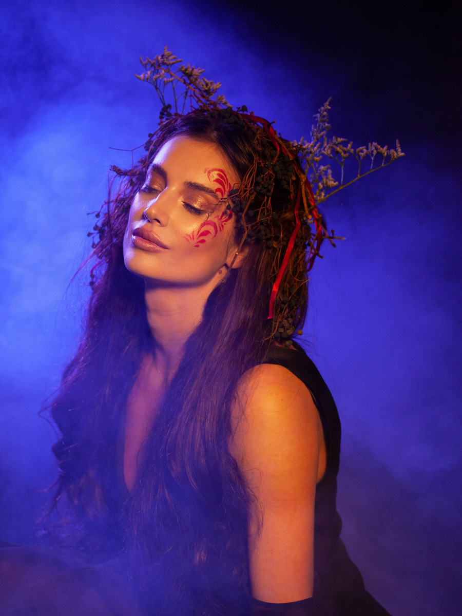 Продемонстрировав свою удивительную харизму и вокальный талант еще на шоу «Голос-4», где Ольга Задонская успешно дошла до финала, она неустанно издает новые песни и колесит по стране с концертами. Вот и на этот раз мы поймали певицу, когда она только-только прилетела с выступления в Калининграде. Повод для общения – выход ее новой композиции «Улетай».