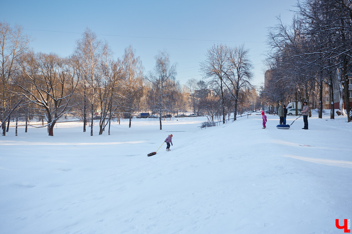 В конце декабря местные экстремалы жаловались нам на отсутствие в городе оборудованных склонов. И вот теперь власти задались этим вопросом. Огуречную гору, которую сноубордисты нередко используют для «диких» покатушек, могут превратить в горнолыжную трассу. А что будет с остальными?