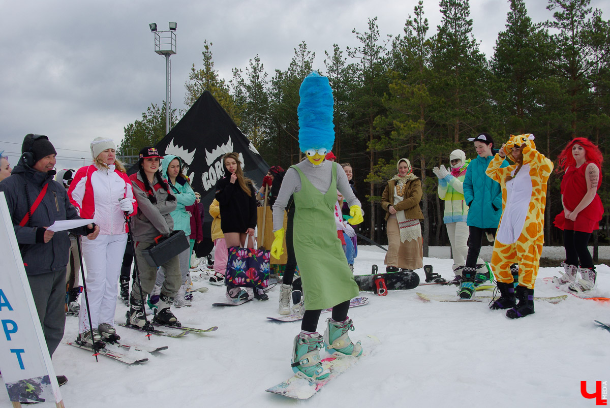 В конце декабря местные экстремалы жаловались нам на отсутствие в городе оборудованных склонов. И вот теперь власти задались этим вопросом. Огуречную гору, которую сноубордисты нередко используют для «диких» покатушек, могут превратить в горнолыжную трассу. А что будет с остальными?