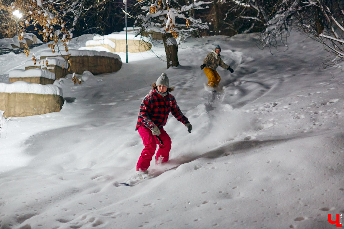 В конце декабря местные экстремалы жаловались нам на отсутствие в городе оборудованных склонов. И вот теперь власти задались этим вопросом. Огуречную гору, которую сноубордисты нередко используют для «диких» покатушек, могут превратить в горнолыжную трассу. А что будет с остальными?