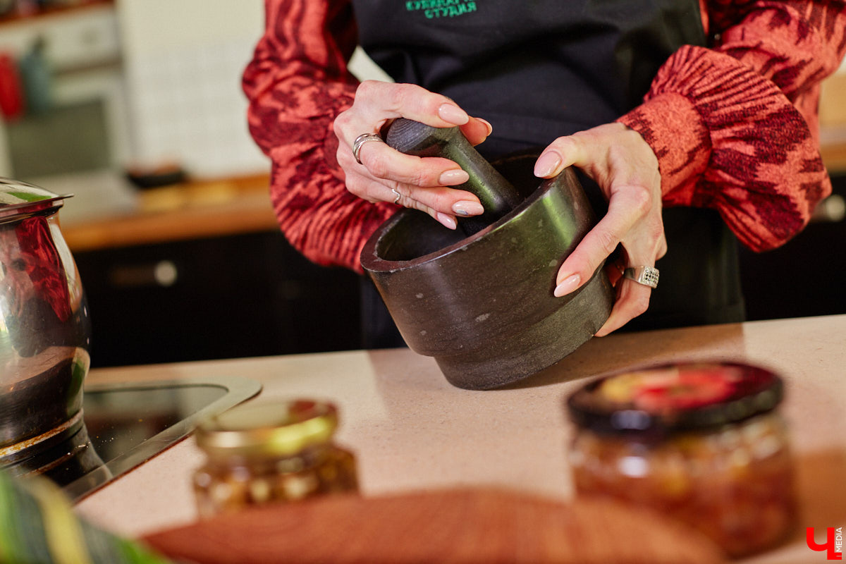 «…науки втянут нас в беду, возьмемтесь лучше за еду». Мы последовали этому совету Хармса вместе с инженером-строителем Ферузой Бакеевой и непревзойденным Дмитрием Орловским!