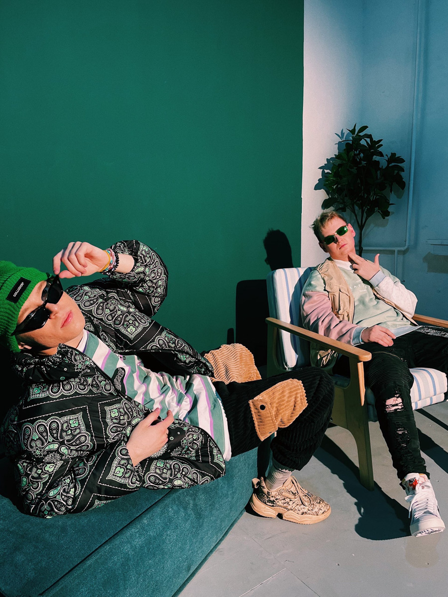 Музыка заряжает, поднимает настроение и конвертирует переживания в танец. Направляем энергию в нужное русло с традиционным творческим обзором от «Ключ-Медиа», незаслуженно забытым в 2022 году. Мы раскаиваемся и наверстываем упущенное, собрав для вас максимально обширный плейлист!