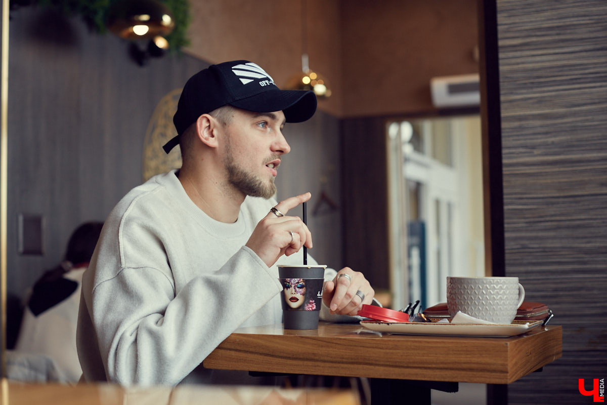 Музыка заряжает, поднимает настроение и конвертирует переживания в танец. Направляем энергию в нужное русло с традиционным творческим обзором от «Ключ-Медиа», незаслуженно забытым в 2022 году. Мы раскаиваемся и наверстываем упущенное, собрав для вас максимально обширный плейлист!