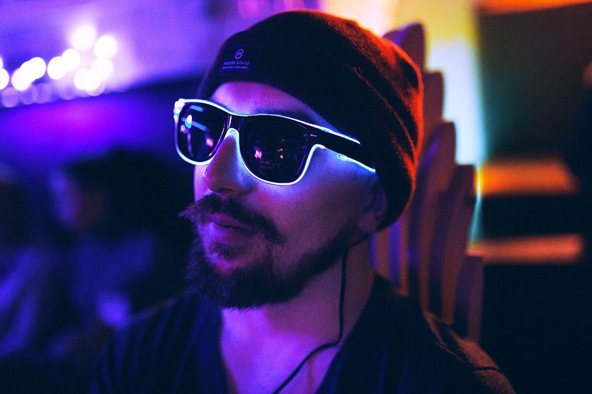 За модульными домами, уверен Артем Рубцов, будущее. Сейчас подобные жилища становится частью глэмпингов, разъезжают по стране в контейнерах, а скоро станут альтернативой квартире для ПМЖ. О том, как развивается «переносная архитектура», читайте в интервью с владимирским архитектором.