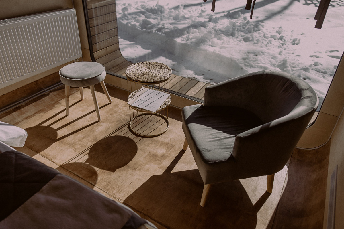 За модульными домами, уверен Артем Рубцов, будущее. Сейчас подобные жилища становится частью глэмпингов, разъезжают по стране в контейнерах, а скоро станут альтернативой квартире для ПМЖ. О том, как развивается «переносная архитектура», читайте в интервью с владимирским архитектором.