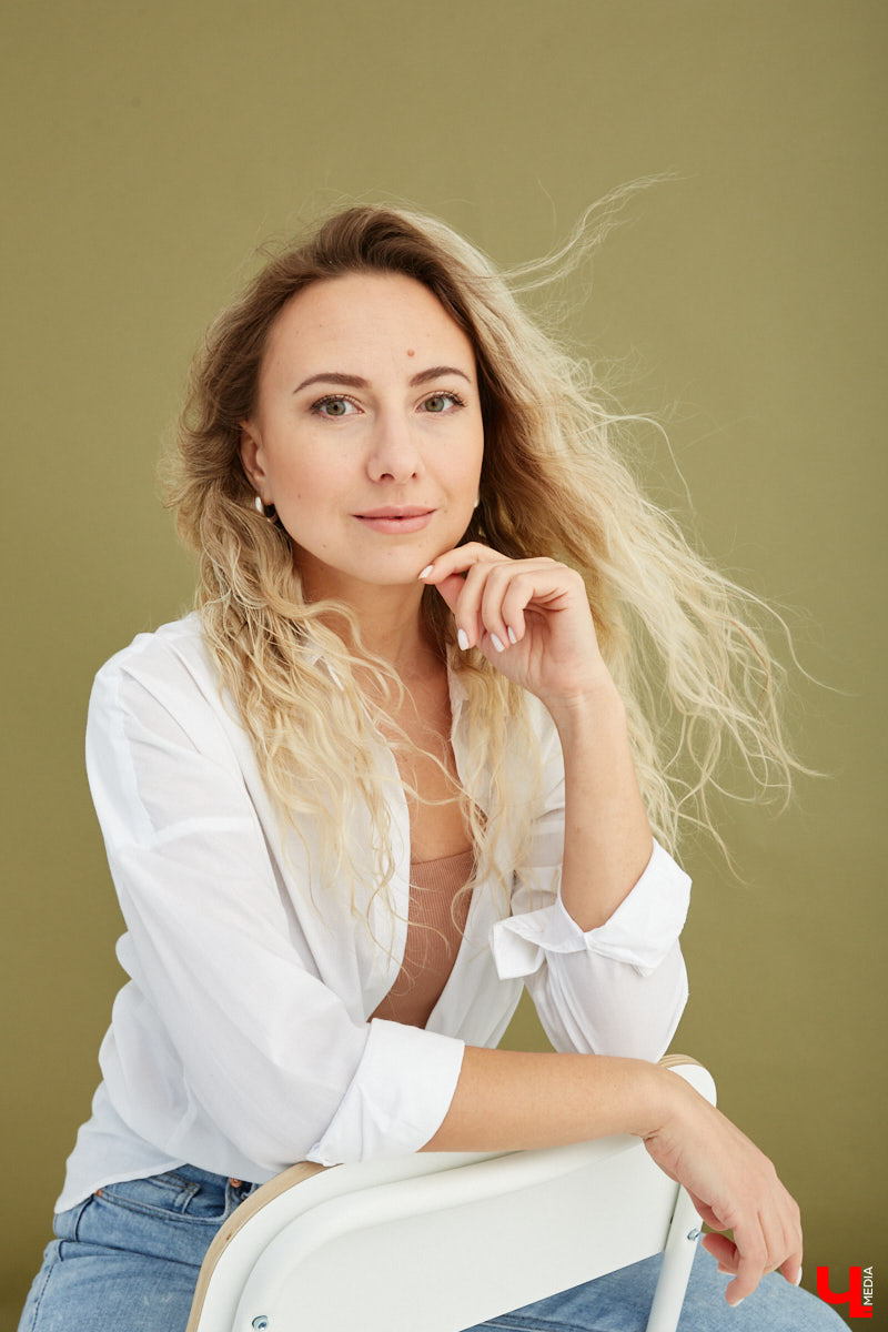 Красота в простоте — мысль неновая, но работает отлично. Что фотограф Дарья Липатова с блеском и продемонстрировала, когда стала героиней нашей рубрики «Свой стиль».