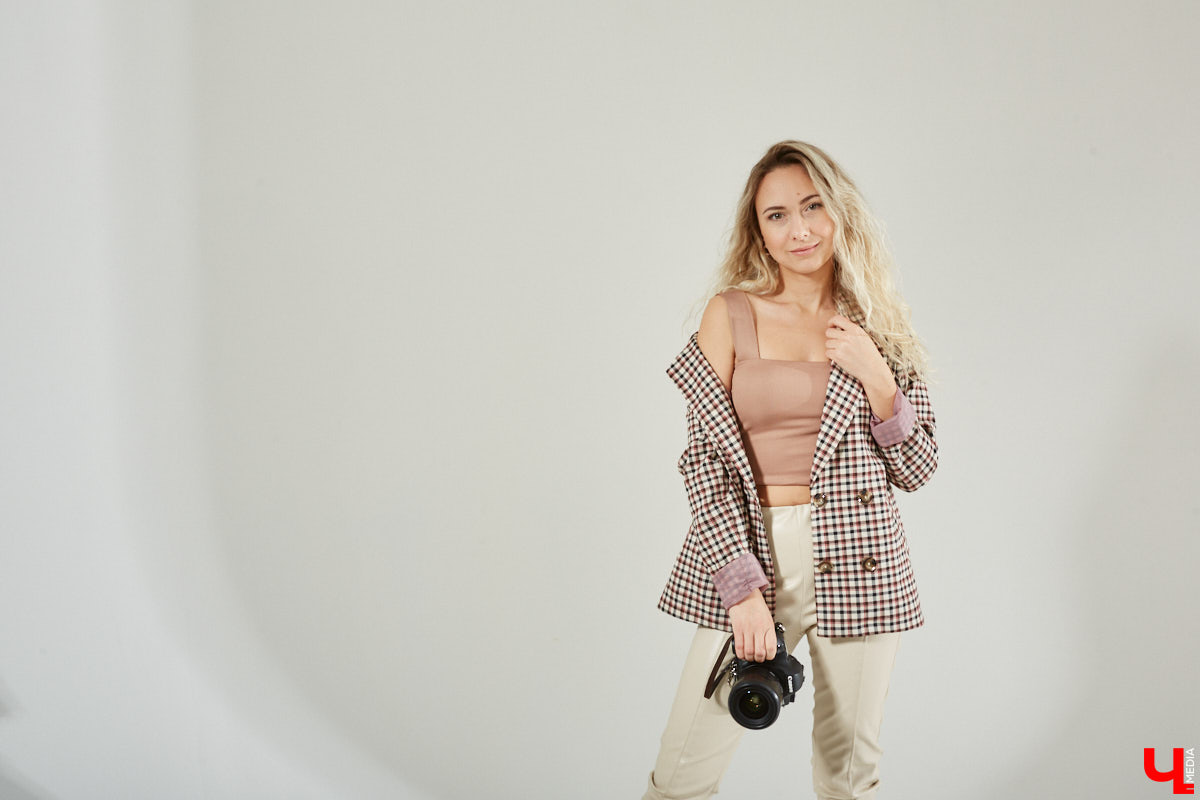 Красота в простоте — мысль неновая, но работает отлично. Что фотограф Дарья Липатова с блеском и продемонстрировала, когда стала героиней нашей рубрики «Свой стиль».