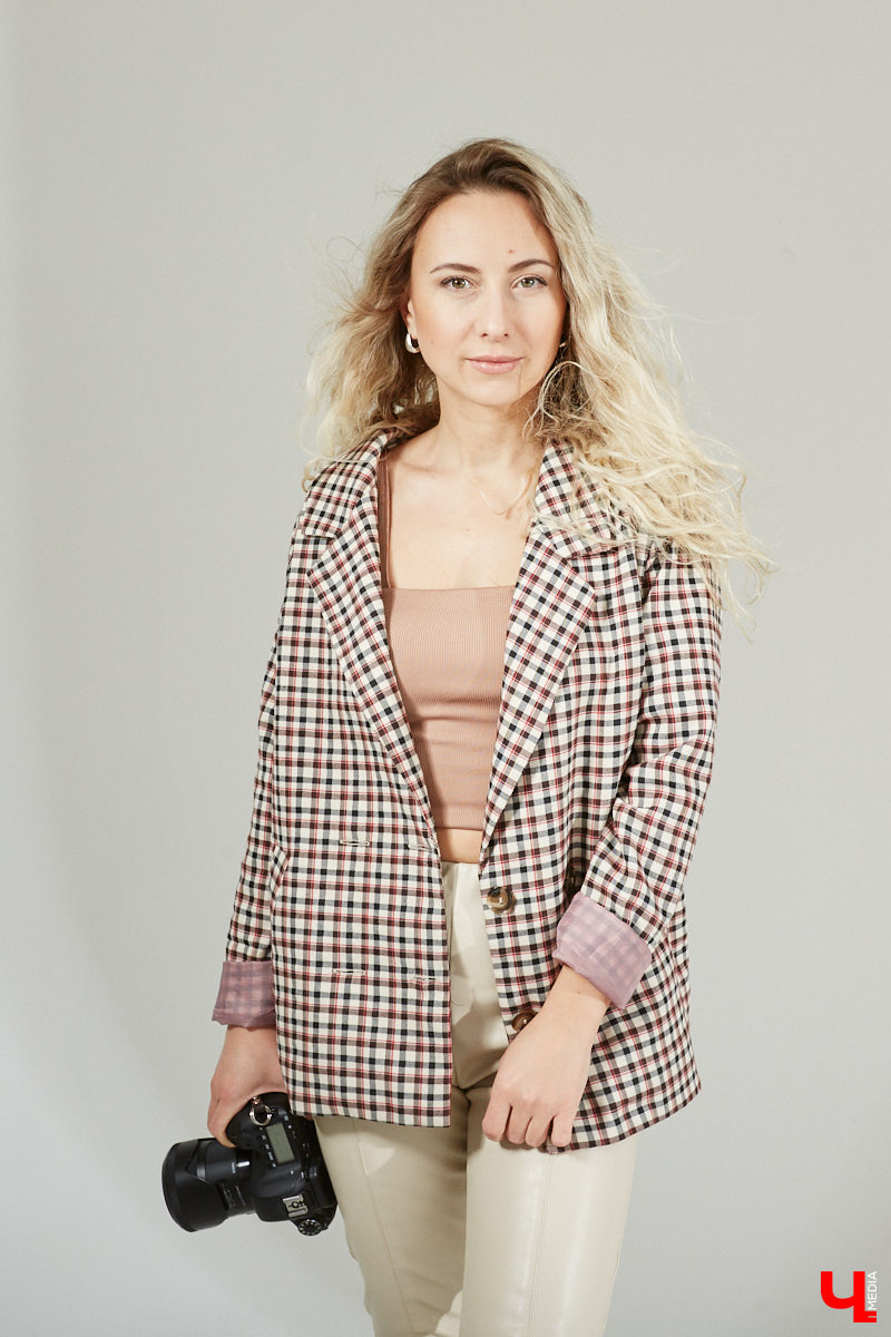 Красота в простоте — мысль неновая, но работает отлично. Что фотограф Дарья Липатова с блеском и продемонстрировала, когда стала героиней нашей рубрики «Свой стиль».