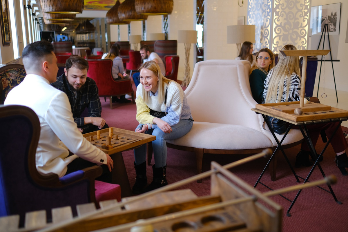 Ресторан «Владимир» вновь открыл свои двери для пар и специалистов ивент-индустрии. Здесь прошло одно из самых заметных событий в мире свадеб — ежегодная премия Wedmate Awards и арт-вечеринка для будущих молодоженов.